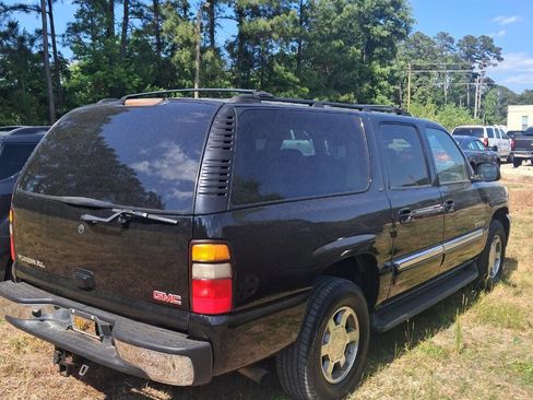 Used 2005 GMC Yukon XL SLT w/ SLT Preferred Equipment Group AWD/4WD image 6