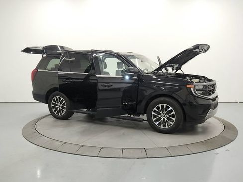 Used 2025 Ford Expedition Platinum AWD/4WD image 10