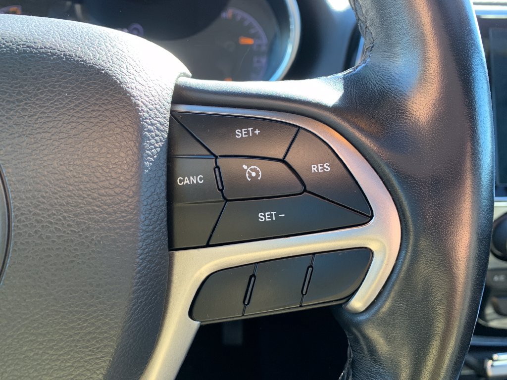 Used 2021 Jeep Grand Cherokee Limited AWD/4WD image 22