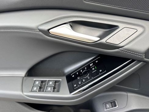 New 2025 Audi Q6 e-tron Premium Plus image 10