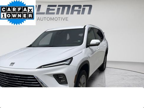 Used 2025 Buick Enclave Preferred AWD/4WD image 1