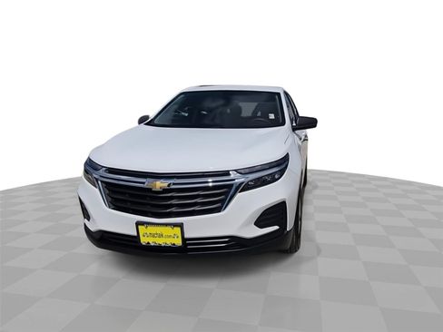 Used 2024 Chevrolet Equinox LS w/ LS Convenience Package FWD image 3