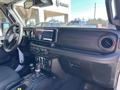 Certified 2025 Jeep Wrangler Unlimited Rubicon image 43