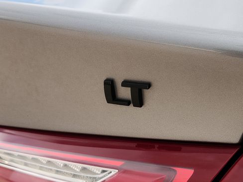Used 2025 Chevrolet Malibu LT w/ Sport Edition FWD image 9
