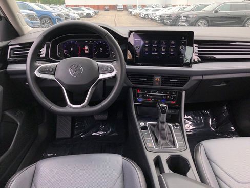 Used 2025 Volkswagen Jetta SEL image 18