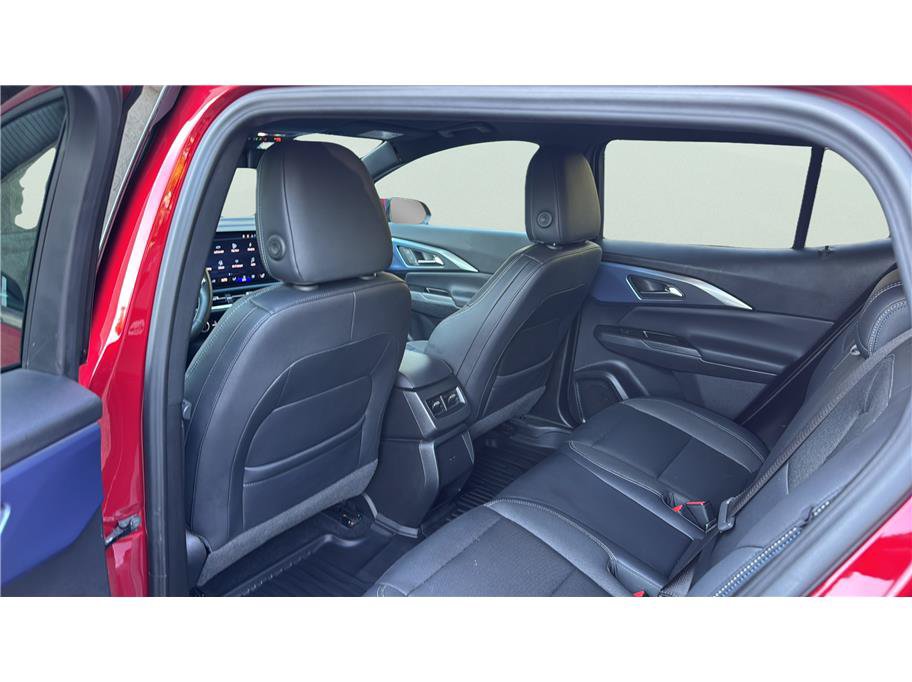 Used 2024 Chevrolet Equinox EV LT FWD image 18