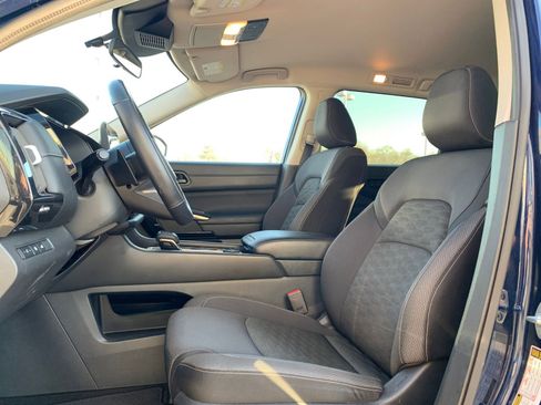 Used 2025 Nissan Pathfinder SV image 29