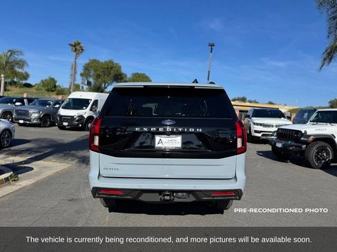Used 2025 Ford Expedition Active AWD/4WD image 4