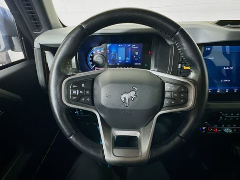 Used 2023 Ford Bronco Badlands image 11