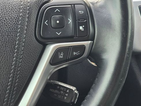 Used 2018 Toyota Highlander SE image 17