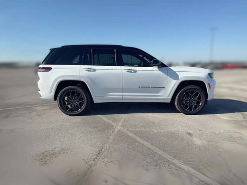 New 2025 Jeep Grand Cherokee Summit image 14