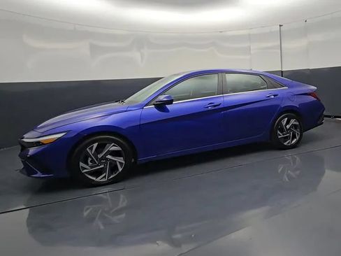 Used 2025 Hyundai Elantra SEL FWD image 10