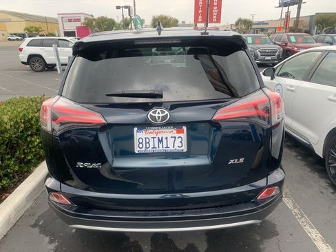 Used 2018 Toyota RAV4 XLE w/ Carpet Mat Package FWD image 7