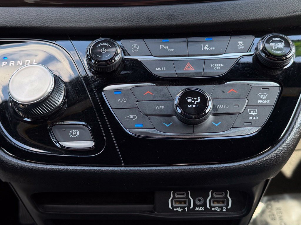 Used 2025 Chrysler Pacifica Select FWD image 27