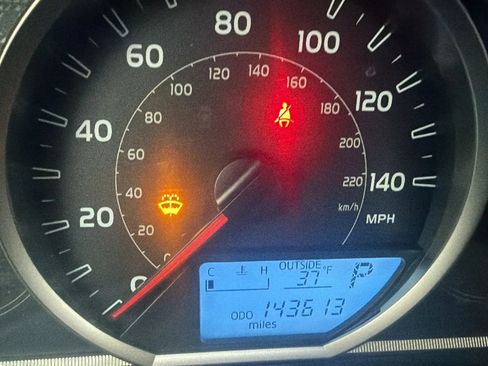 Used 2015 Toyota RAV4 LE image 38