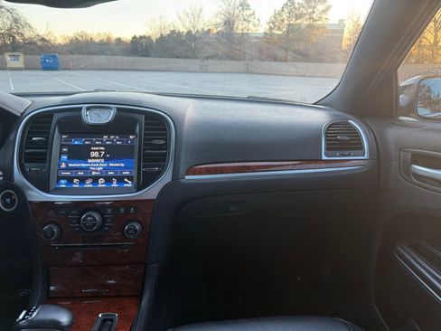 Used 2014 Chrysler 300 AWD w/ Driver Convenience Group image 25