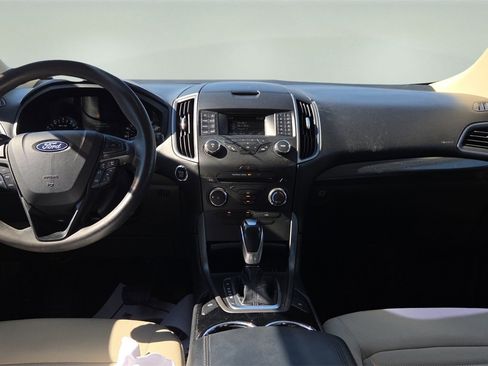 Used 2018 Ford Edge SE image 31
