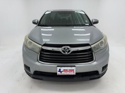 Used 2015 Toyota Highlander LE image 3
