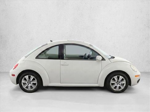 Used 2010 Volkswagen Beetle Coupe FWD image 8