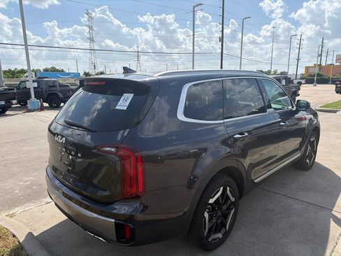Used 2025 Kia Telluride S FWD image 5