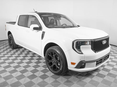 Used 2025 Ford Maverick Lobo image 3