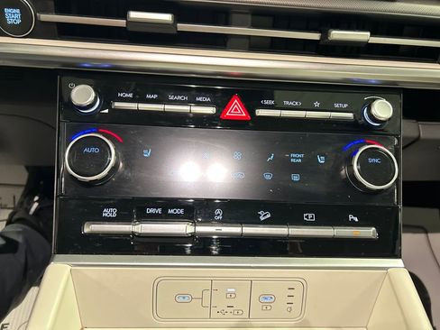 Used 2025 Hyundai Santa Fe SEL FWD image 17