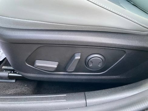 Used 2025 Hyundai Elantra Limited FWD image 28