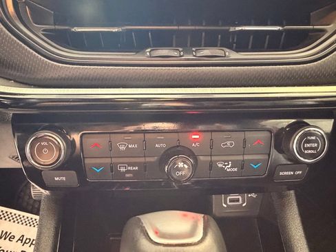 Used 2025 Jeep Compass Trailhawk AWD/4WD image 36