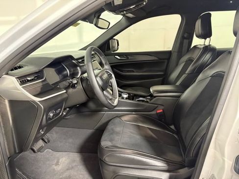 Used 2023 Jeep Grand Cherokee L Laredo AWD/4WD image 24