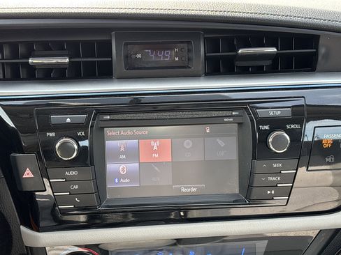 Used 2015 Toyota Corolla LE image 18