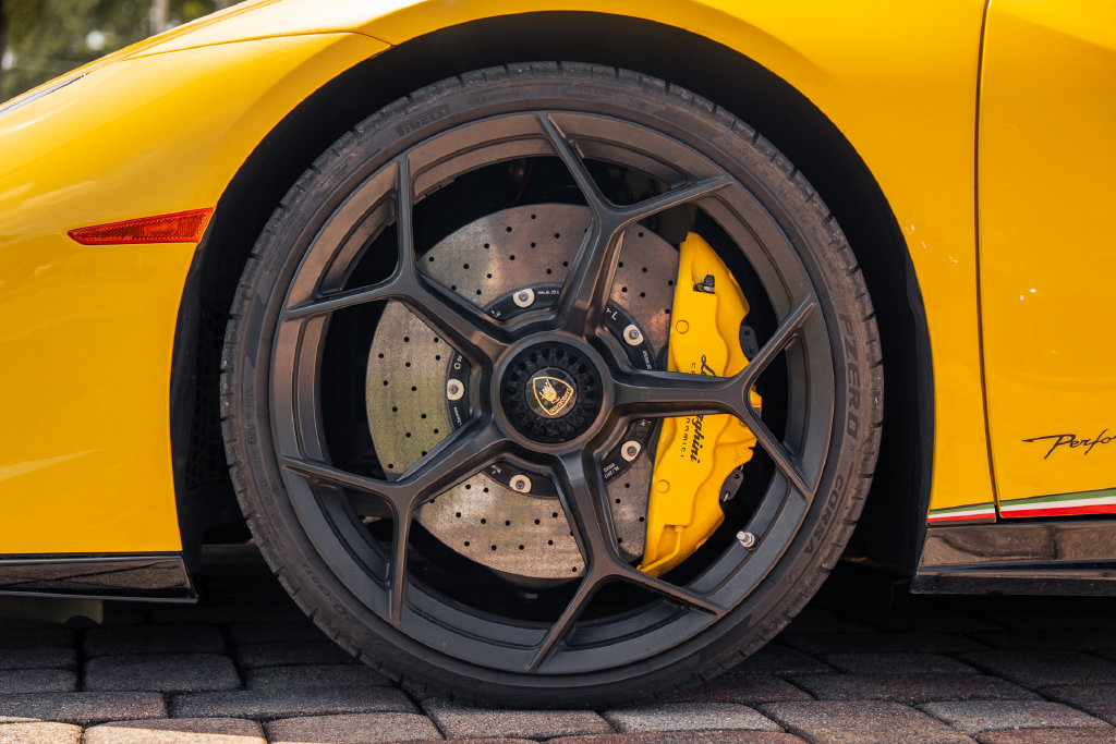 Used 2018 Lamborghini Huracan Performante AWD/4WD image 15