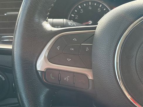 Used 2016 Jeep Renegade Limited image 29