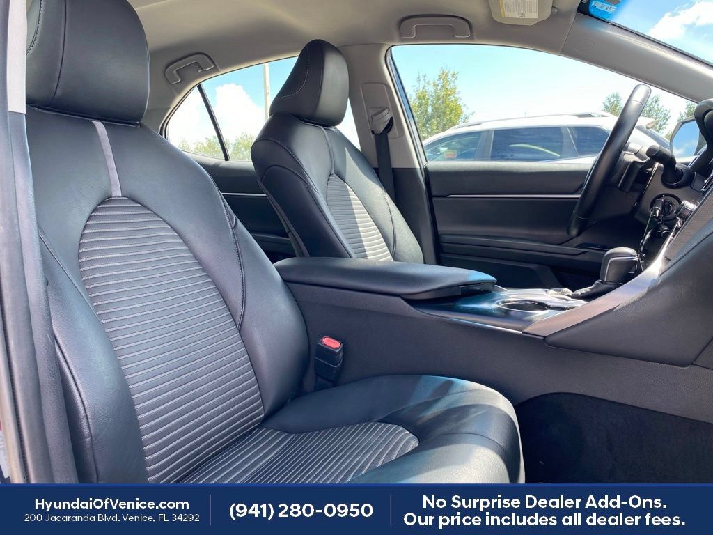 Used 2018 Toyota Camry SE FWD image 14