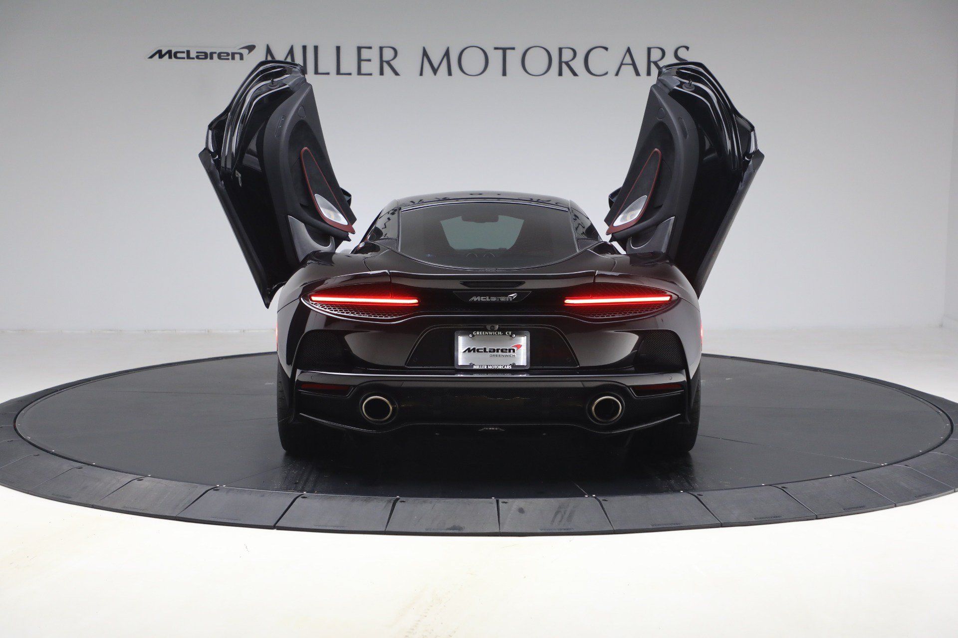 Used 2023 McLaren GT RWD image 17
