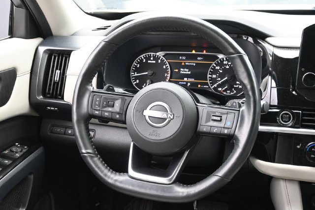 Used 2024 Nissan Pathfinder SL FWD image 12