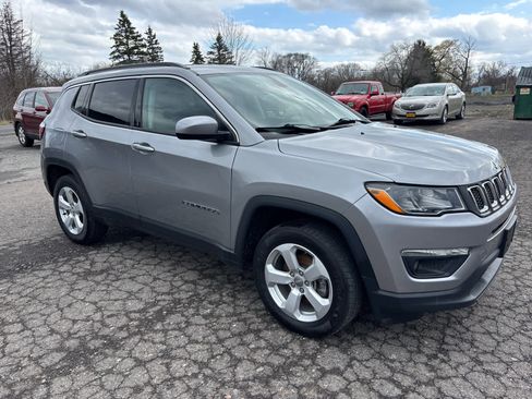 Used 2020 Jeep Compass Latitude w/ Cold Weather Group AWD/4WD image 3