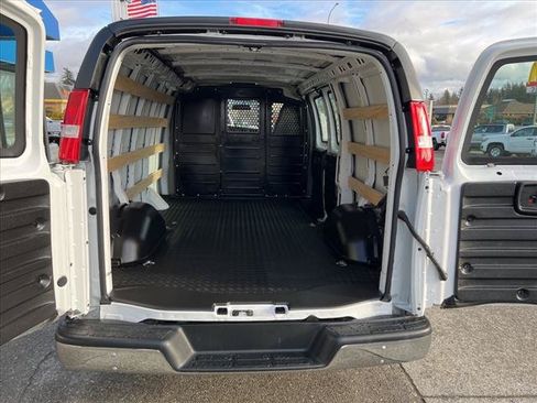 Used 2020 Chevrolet Express 2500 w/ Driver Convenience Package RWD image 4