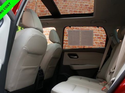 Used 2022 Nissan Rogue SV w/ SV Premium Package image 31