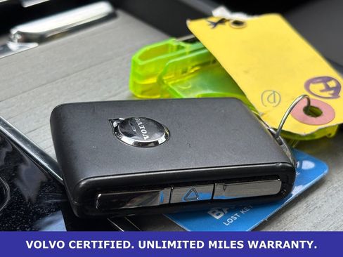 Certified 2025 Volvo XC60 B5 Plus AWD/4WD image 40