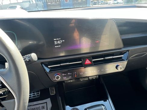 Used 2023 Kia Niro EX Touring image 20
