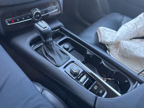 Used 2019 Volvo XC90 T6 Momentum w/ Advanced Package image 8