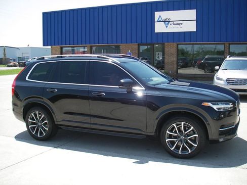 Used 2016 Volvo XC90 T6 Momentum w/ Momentum Plus Package AWD/4WD image 3