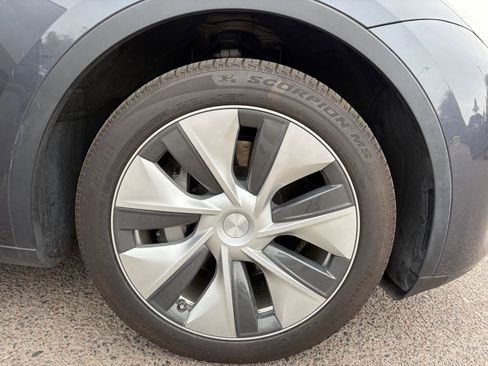 Used 2022 Tesla Model Y Long Range AWD/4WD image 10
