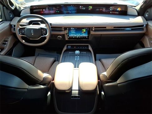 Used 2025 Lincoln Navigator Black Label image 10