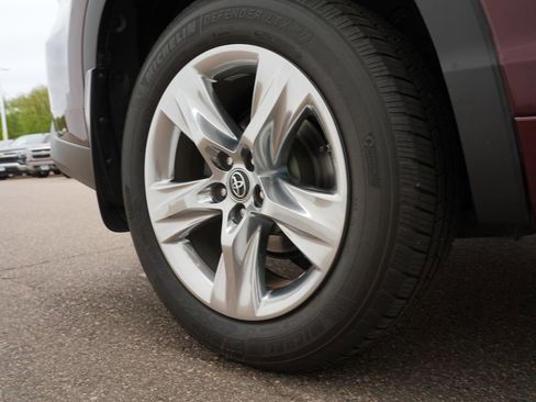 Used 2018 Toyota Highlander Limited AWD/4WD image 33