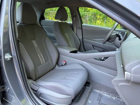 Certified 2023 Hyundai Elantra SEL w/ Convenience Package FWD image 9