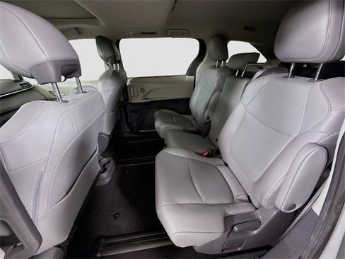 Certified 2021 Toyota Sienna XLE image 25