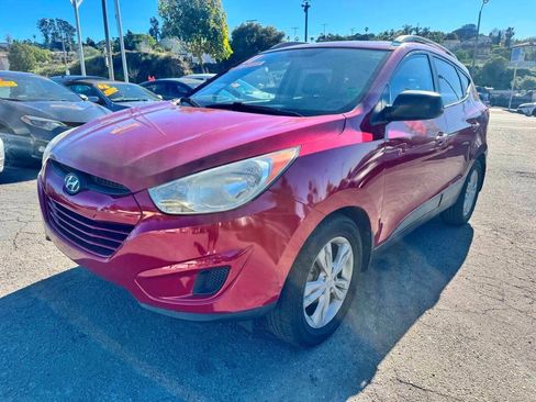 Used 2011 Hyundai Tucson GLS w/ Navigation Pkg 2 FWD image 3