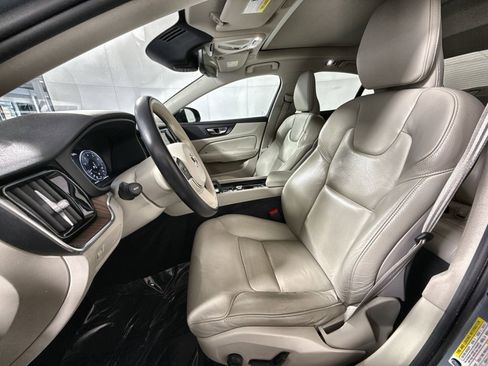 Used 2022 Volvo S60 B5 Momentum w/ Advanced Package image 13