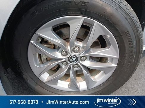 Used 2023 Toyota Sienna XLE FWD image 6